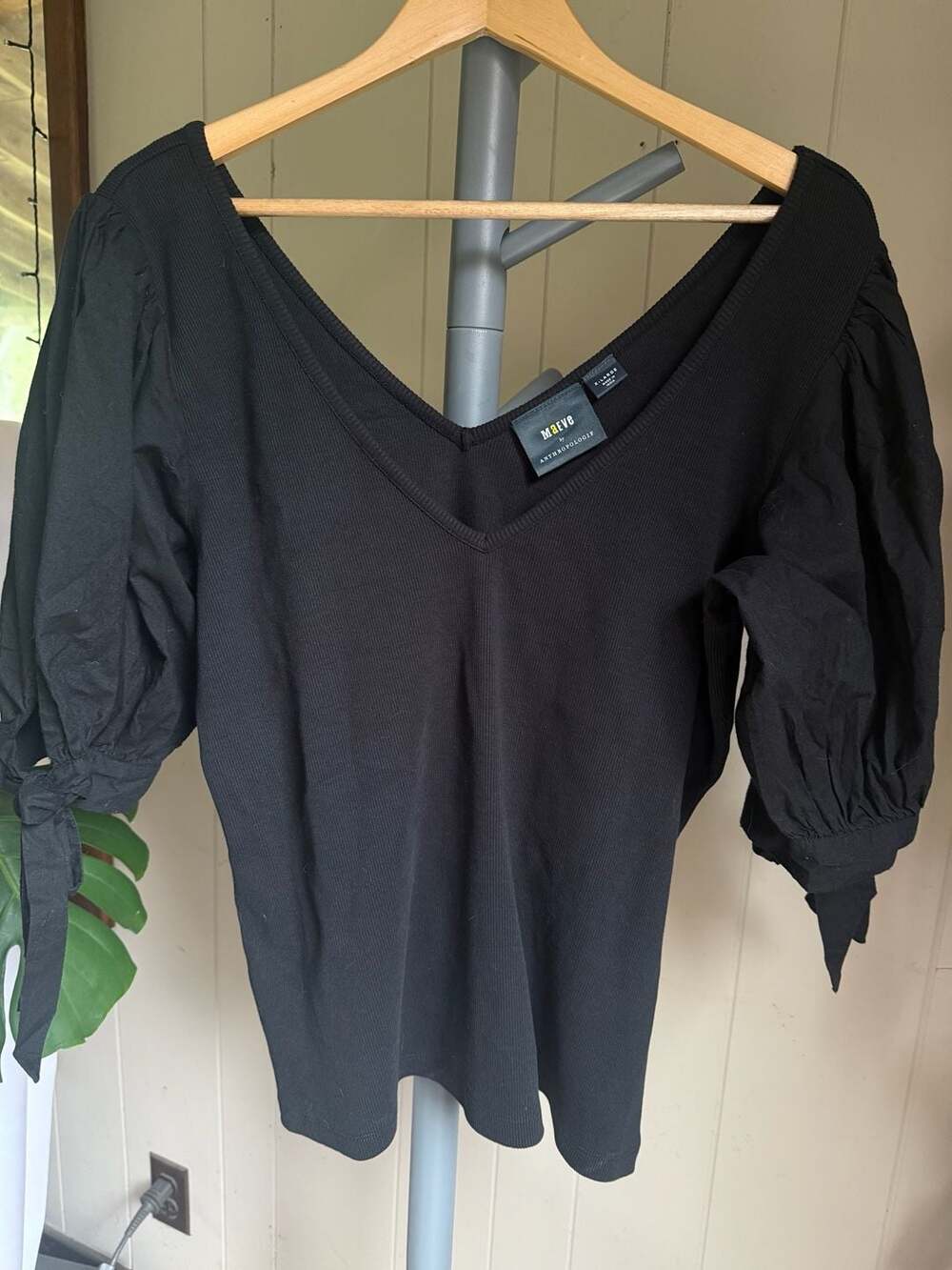 Maeve by Anthropologie Black V-Neck Puff Sleeve Tie-Cuff Top